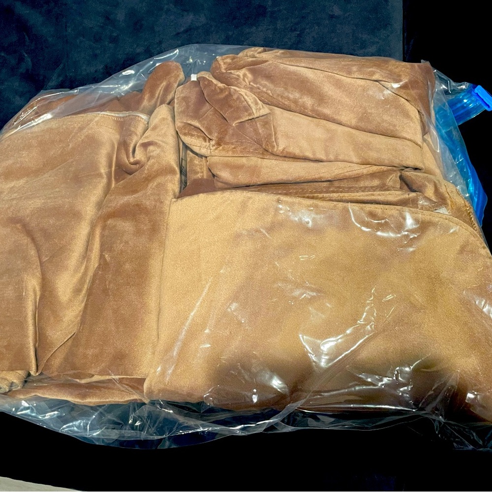 Bemz Soderhamn IKEA chaise lounge cover in honey velvet.